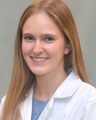 Danielle Larrow Headshot